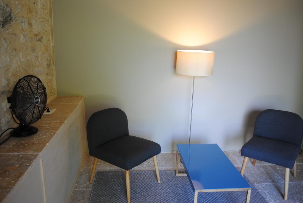 Les Foucauds Hotel Saint-Quentin-de-Caplong Room photo
