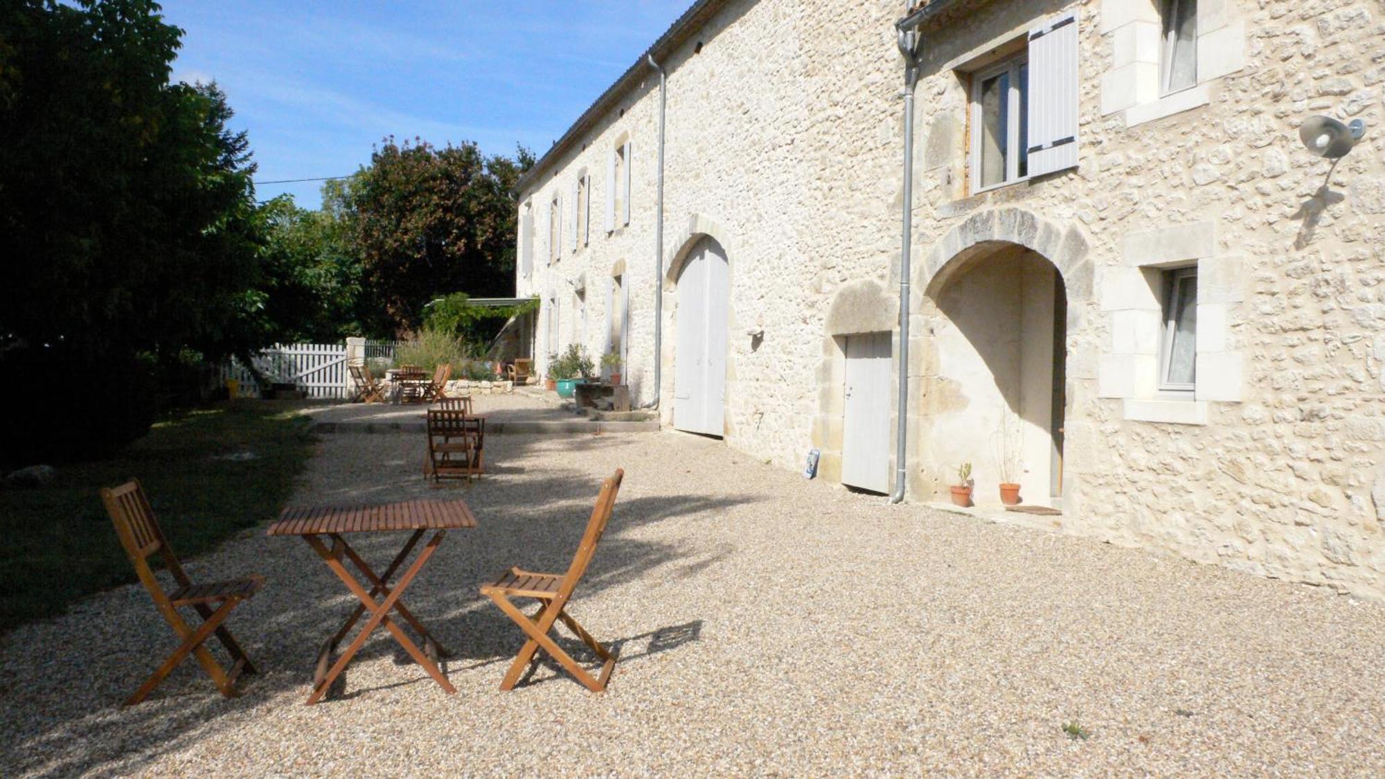 Les Foucauds Hotel Saint-Quentin-de-Caplong Exterior photo