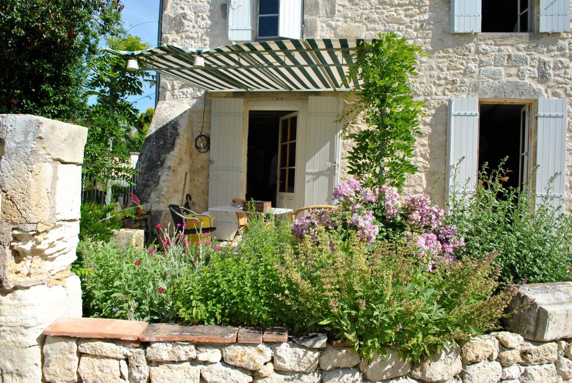 Les Foucauds Hotel Saint-Quentin-de-Caplong Exterior photo