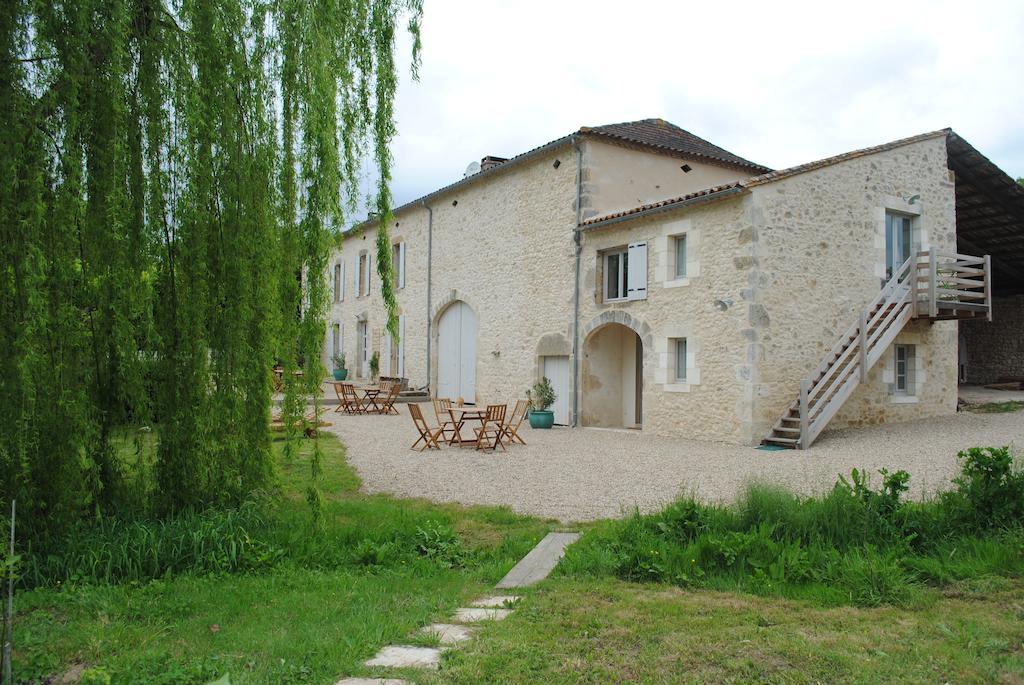 Les Foucauds Hotel Saint-Quentin-de-Caplong Room photo