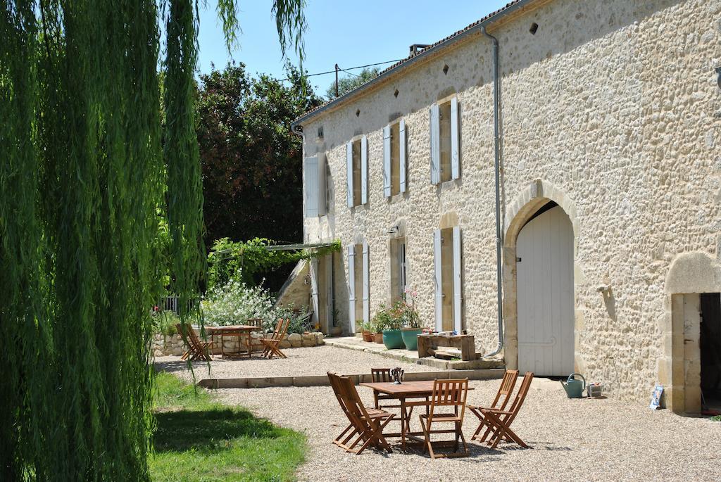 Les Foucauds Hotel Saint-Quentin-de-Caplong Room photo