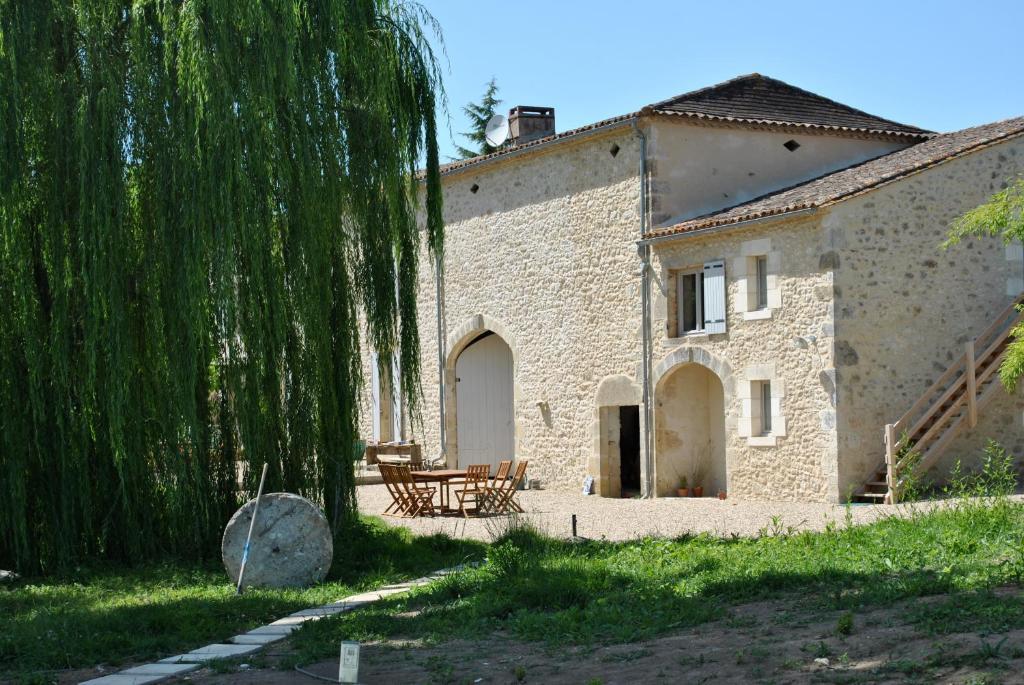 Les Foucauds Hotel Saint-Quentin-de-Caplong Exterior photo