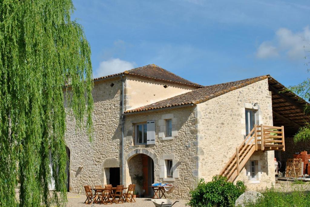 Les Foucauds Hotel Saint-Quentin-de-Caplong Exterior photo